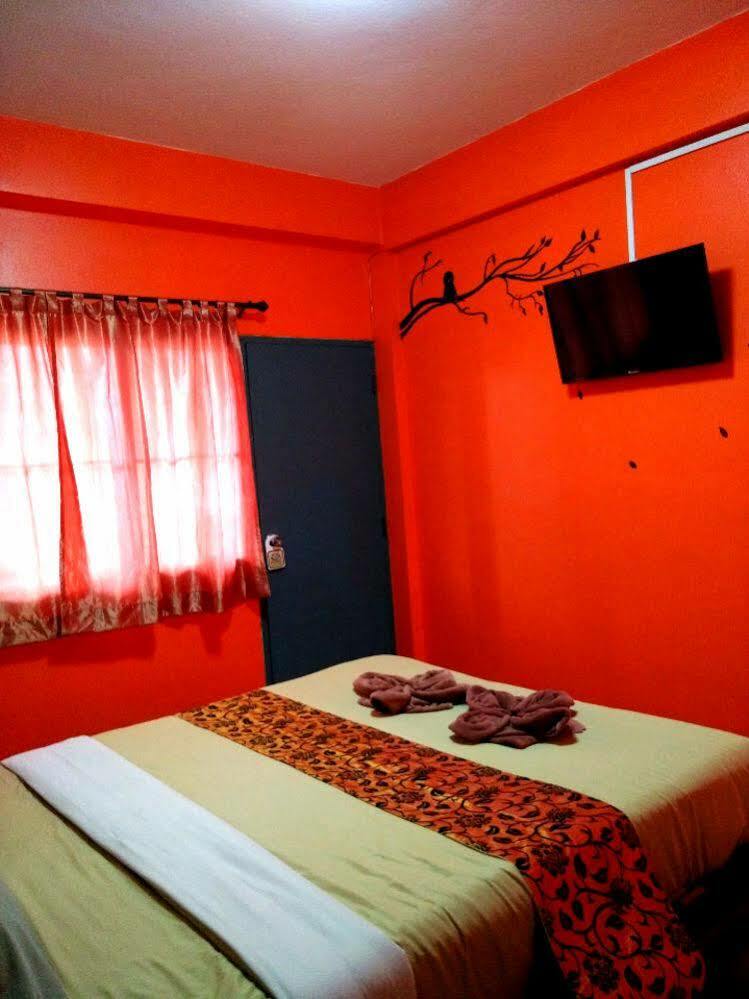 Yin Yang Guesthouse Чиангмай Екстериор снимка